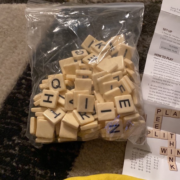 Bananagram scrabble game - Picture 4 of 4